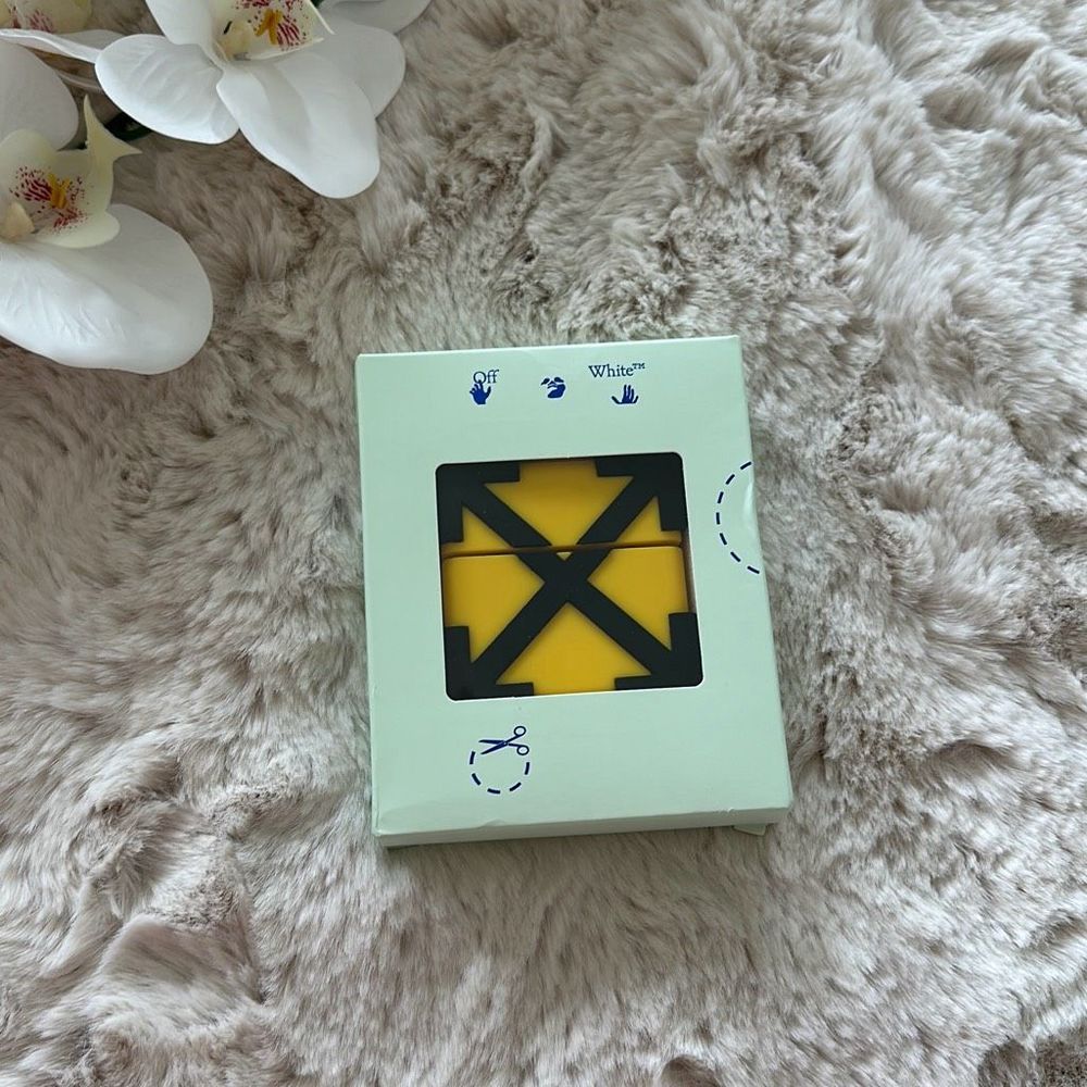 Off-White Arrow Logo Airpods Pro Case - Picture 2 of 7